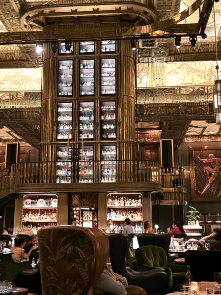 Art Deco interiør hos elegante Atlas Bar